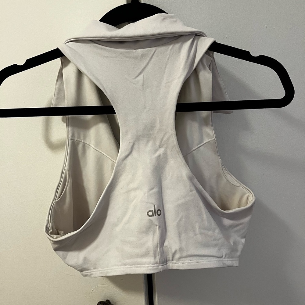 ALO CHARMED COLLAR BRA TANK IN WHITE - Picture 4 of 4